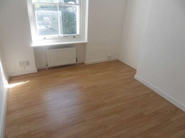  Image of 3 bedroom Flat to rent in Chalton Street London NW1 at London, NW1 1HY