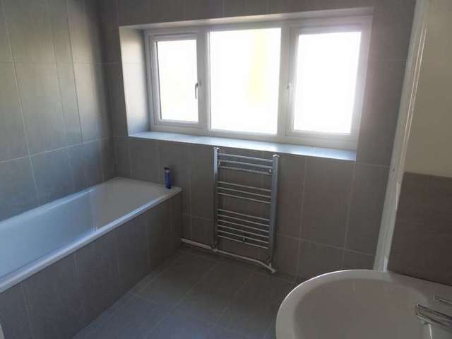  Image of 3 bedroom Flat to rent in Chalton Street London NW1 at London, NW1 1HY