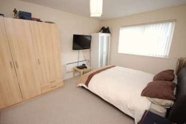  Image of 2 bedroom Flat to rent in Waterside Way Wakefield WF1 at Chantry Waters Waterside Way Wakefield, WF1 5ED