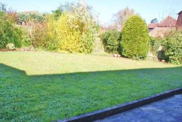  Image of 4 bedroom Detached house for sale in The Hawthorns Charvil Reading RG10 at The Hawthorns Charvil Reading, RG10 9TS