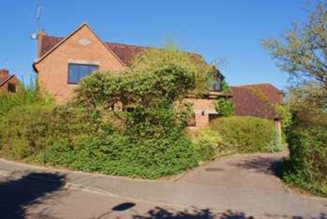  Image of 4 bedroom Detached house for sale in The Hawthorns Charvil Reading RG10 at The Hawthorns Charvil Reading, RG10 9TS