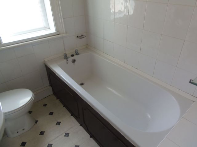 Image of 1 bedroom Flat to rent in Chequer Road Hyde Park Doncaster DN1 at Hyde Park  Doncaster, DN1 2AL