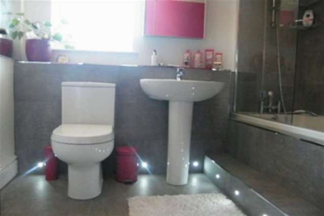  Image of 3 bedroom Terraced house to rent in Church Road Alphington Exeter EX2 at Exeter, EX2 8SJ