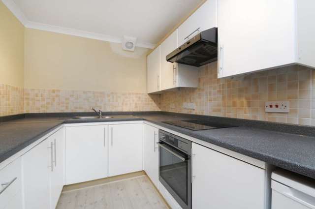  Image of 1 bedroom Apartment to rent in Church Road Sandford-on-Thames Oxford OX4 at Church Road  Oxford, OX4 4YB