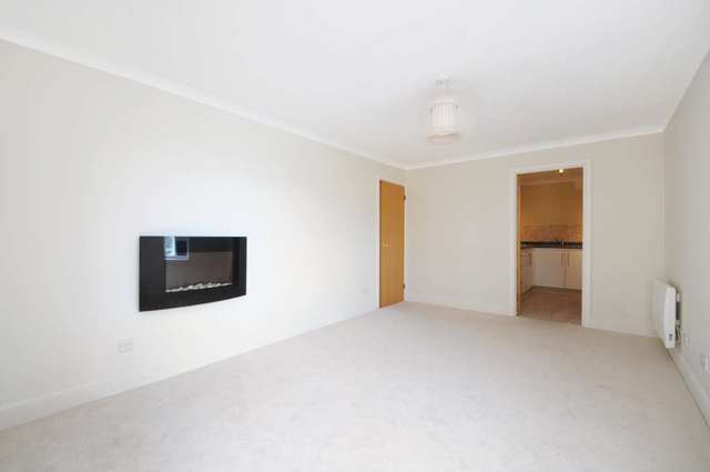  Image of 1 bedroom Apartment to rent in Church Road Sandford-on-Thames Oxford OX4 at Church Road  Oxford, OX4 4YB