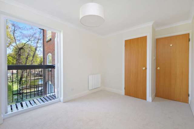  Image of 1 bedroom Apartment to rent in Church Road Sandford-on-Thames Oxford OX4 at Church Road  Oxford, OX4 4YB
