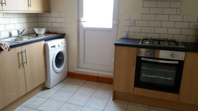  Image of 2 bedroom Flat to rent in City Road Roath Cardiff CF24 at City Road  Cardiff, CF24 3DQ