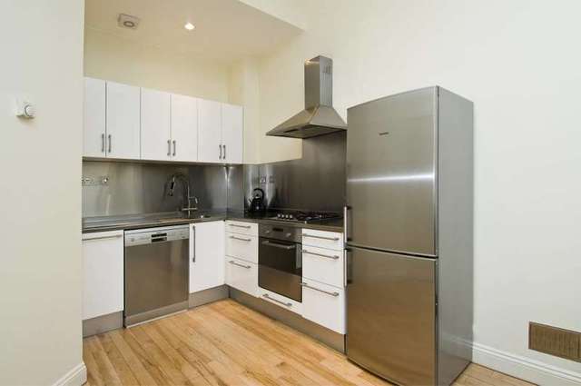  Image of 2 bedroom Ground Flat to rent in Clanricarde Gardens London W2 at Clanricarde Gardens  London, W2 4JW