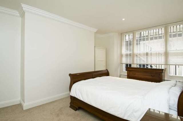  Image of 2 bedroom Ground Flat to rent in Clanricarde Gardens London W2 at Clanricarde Gardens  London, W2 4JW