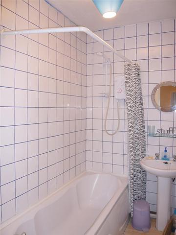  Image of 2 bedroom Flat to rent in Cleghorn Street Dundee DD2 at West End Dundee Dundee, DD2 2PF
