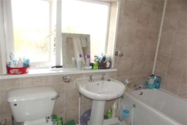  Image of 3 bedroom Terraced house to rent in Cliffmere Walk Clifton Nottingham NG11 at Nottingham, NG11 9HY