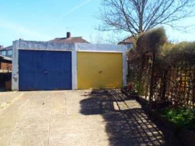  Image of 3 bedroom Semi-Detached house for sale in Collier Row Lane Collier Row Romford RM5 at Romford  Collier Row, RM5 3NJ