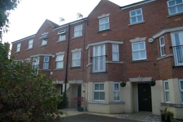 Image of 4 bedroom Detached house to rent in Compass Way Bromsgrove B60 at Bromsgrove, B60 3GP