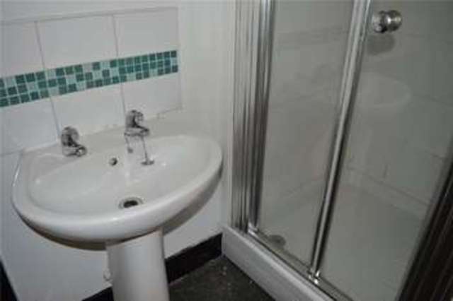  Image of 1 bedroom Apartment for sale in Connaught Road Reading RG30 at Reading Berkshire Reading, RG30 2UF