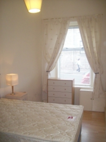  Image of 2 bedroom Flat to rent in Constitution Street Dundee DD3 at Law Dundee Dundee, DD3 6NB