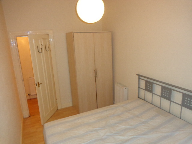  Image of 2 bedroom Flat to rent in Constitution Street Dundee DD3 at Law Dundee Dundee, DD3 6NB