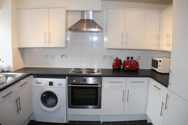  Image of 1 bedroom Apartment to rent in Glaisher Street London SE8 at London, SE8 3ES