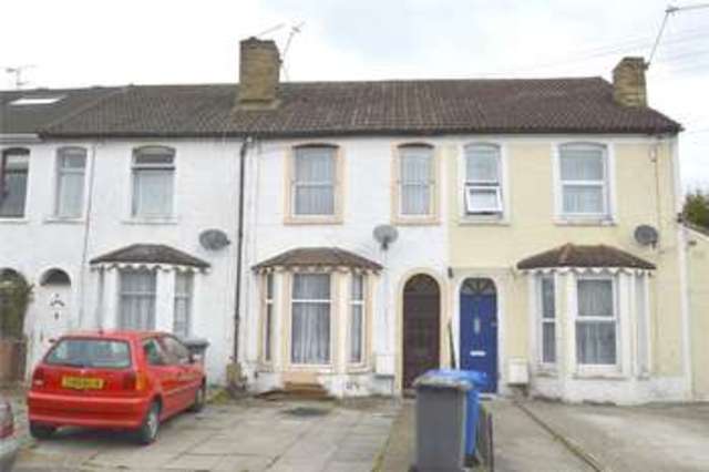  Image of 3 bedroom Terraced house for sale in Cordwallis Road Maidenhead SL6 at Maidenhead Berkshire Furze Platt, SL6 7BR