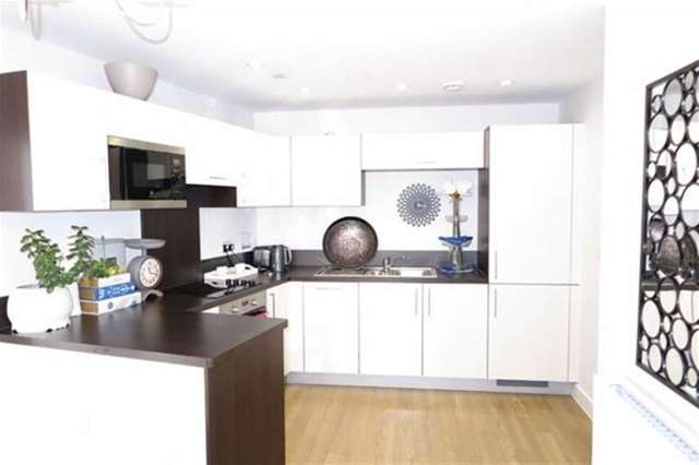 Image of 2 bedroom Flat to rent in Cornmill Lane London SE13 at Lewisham, SE13 7GH