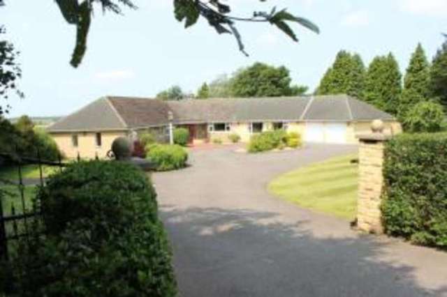  Image of 4 bedroom Bungalow for sale in Coxmoor Road Sutton-in-Ashfield NG17 at Sutton-In-Ashfield Nottinghamshire Sutton in Ashfield, NG17 5LF