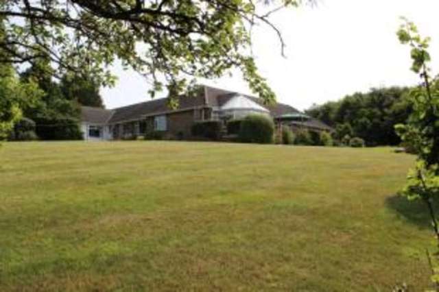  Image of 4 bedroom Bungalow for sale in Coxmoor Road Sutton-in-Ashfield NG17 at Sutton-In-Ashfield Nottinghamshire Sutton in Ashfield, NG17 5LF