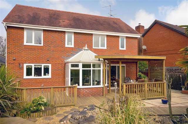  Image of 4 bedroom Detached house for sale in Cranham Avenue Billingshurst RH14 at Billingshurst West Sussex Billingshurst, RH14 9EN