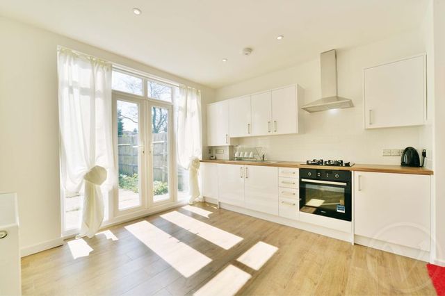  Image of 1 bedroom Flat to rent in Cricklewood Lane London NW2 at Cricklewood Lane Cricklewood London, NW2 2PX