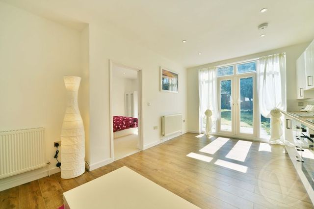  Image of 1 bedroom Flat to rent in Cricklewood Lane London NW2 at Cricklewood Lane Cricklewood London, NW2 2PX