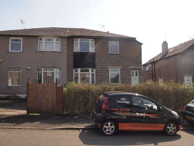  Image of 3 bedroom Flat to rent in Croftwood Avenue Glasgow G44 at Croftwood Avenue Croftfoot Glasgow, G44 5JE