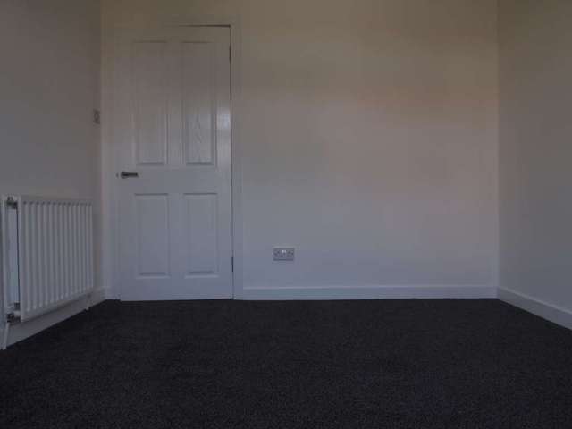  Image of 3 bedroom Flat to rent in Croftwood Avenue Glasgow G44 at Croftwood Avenue Croftfoot Glasgow, G44 5JE