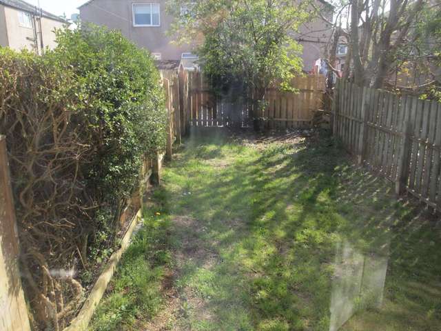  Image of 3 bedroom Flat to rent in Croftwood Avenue Glasgow G44 at Croftwood Avenue Croftfoot Glasgow, G44 5JE