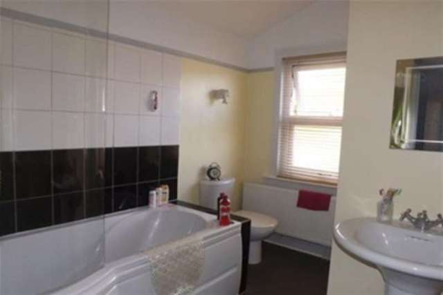  Image of 2 bedroom Detached house to rent in Cromer Road Strood Rochester ME2 at Rochester, ME2 3AL