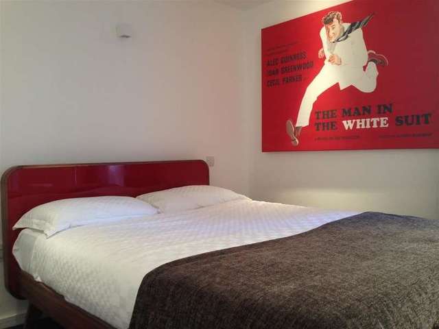  Image of 2 bedroom Apartment to rent in Cromwell Road London SW19 at Haydons Road, SW19 8LE