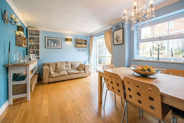  Image of 3 bedroom Semi-Detached house for sale in Dalesford Road Aylesbury HP21 at Dalesford Road  Aylesbury, HP21 9XE