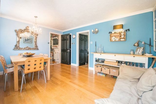  Image of 3 bedroom Semi-Detached house for sale in Dalesford Road Aylesbury HP21 at Dalesford Road  Aylesbury, HP21 9XE