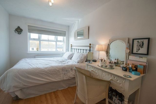  Image of 3 bedroom Semi-Detached house for sale in Dalesford Road Aylesbury HP21 at Dalesford Road  Aylesbury, HP21 9XE