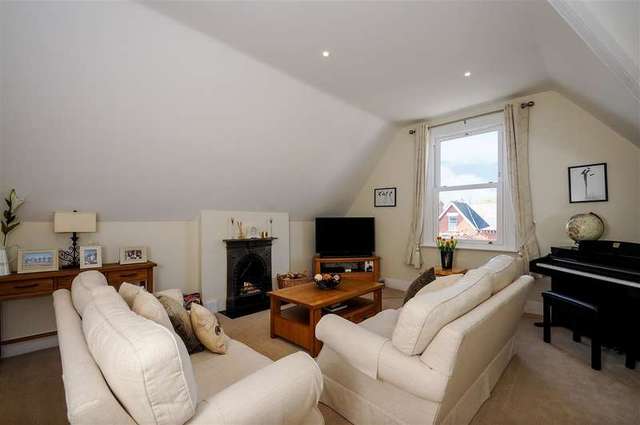  Image of 3 bedroom Apartment for sale in Darlaston Road London SW19 at Wimbledon, SW19 4LG