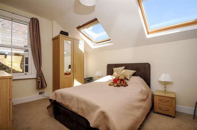  Image of 3 bedroom Apartment for sale in Darlaston Road London SW19 at Wimbledon, SW19 4LG