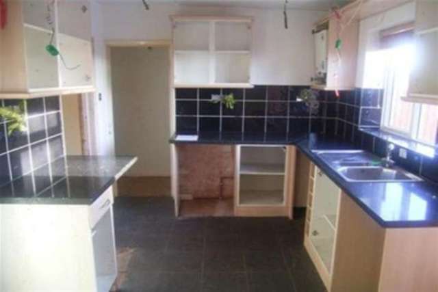  Image of 3 bedroom Detached house to rent in Denewood Crescent Nottingham NG8 at Nottingham, NG8 3DE