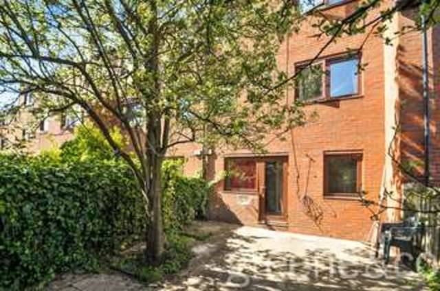  Image of 3 bedroom Flat to rent in Doulton Mews London NW6 at West Hampstead London West Hampstead, NW6 1XY