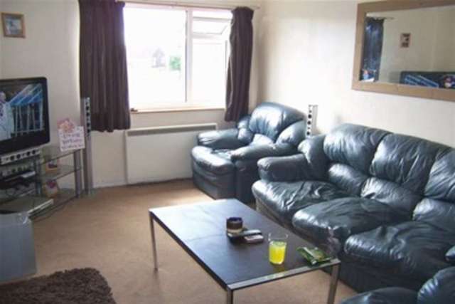  Image of 1 bedroom Flat to rent in Downlands Road Devizes SN10 at Devizes, SN10 5EA