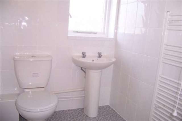  Image of 1 bedroom Flat to rent in Downlands Road Devizes SN10 at Devizes, SN10 5EA