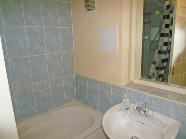  Image of 2 bedroom Flat to rent in Duff Road Edinburgh EH11 at Dalry Edinburgh Edinburgh, EH11 2TH
