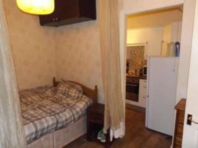  Image of 1 bedroom Flat for sale in Dundonald Road Glasgow G12 at Dowanhill Glasgow Glasgow, G12 9LL