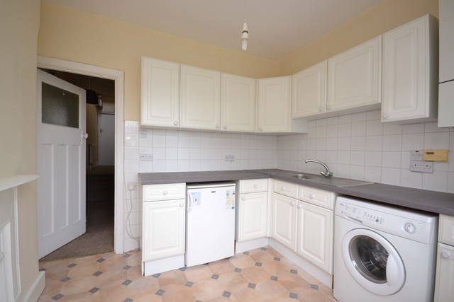  Image of 2 bedroom Property to rent in East End Road London N2 at East Finchley, N2 0SZ