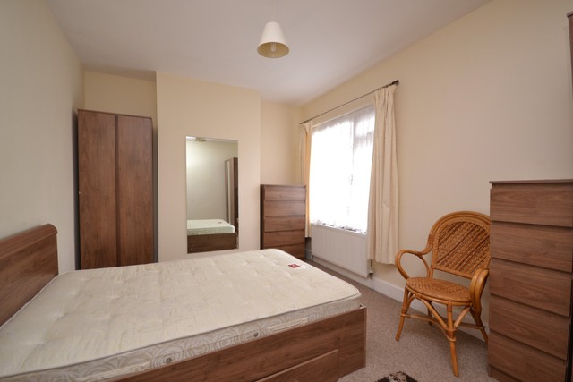  Image of 2 bedroom Property to rent in East End Road London N2 at East Finchley, N2 0SZ