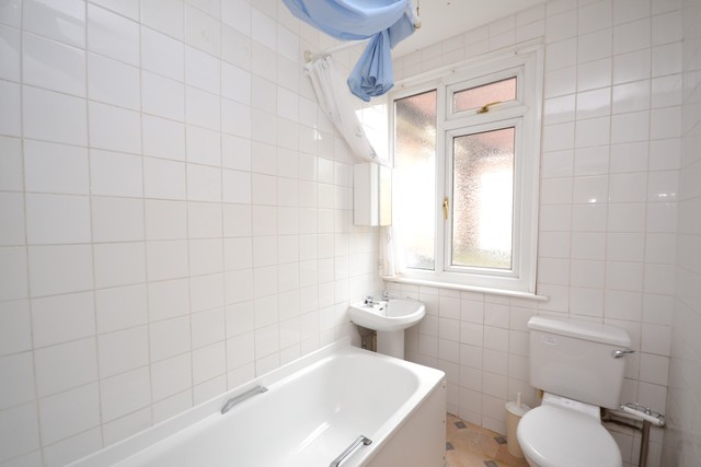  Image of 2 bedroom Property to rent in East End Road London N2 at East Finchley, N2 0SZ