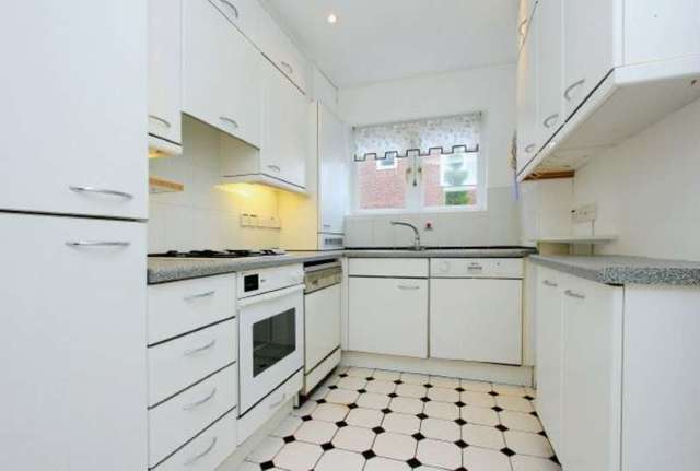  Image of 3 bedroom Ground Flat for sale in Eastbury Avenue Northwood HA6 at 20 Eastbury Avenue  Northwood, HA6 3LN