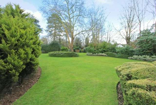  Image of 3 bedroom Ground Flat for sale in Eastbury Avenue Northwood HA6 at 20 Eastbury Avenue  Northwood, HA6 3LN