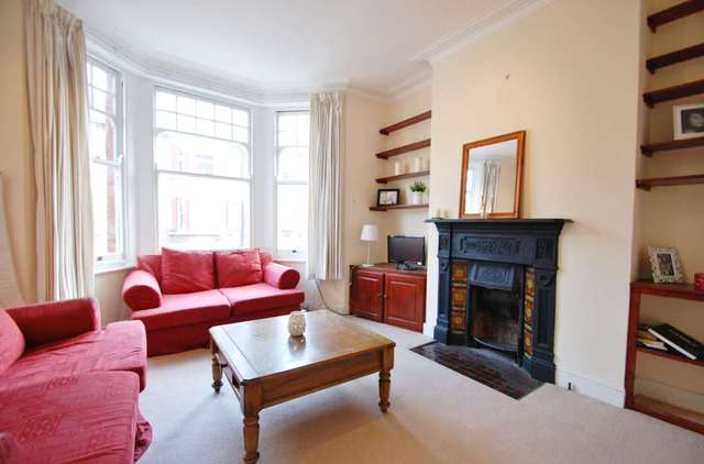  Image of 2 bedroom Flat to rent in Edgeley Road London SW4 at Edgeley Road Clapham London, SW4 6EX